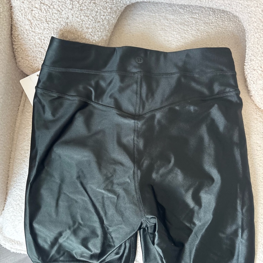 Lululemon bike shorts size 6 - Picture 3 of 3